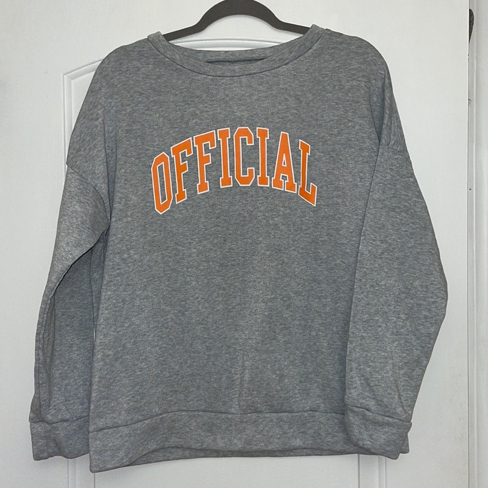 Cool sweatshirt with logo. Size Medium in great condition.